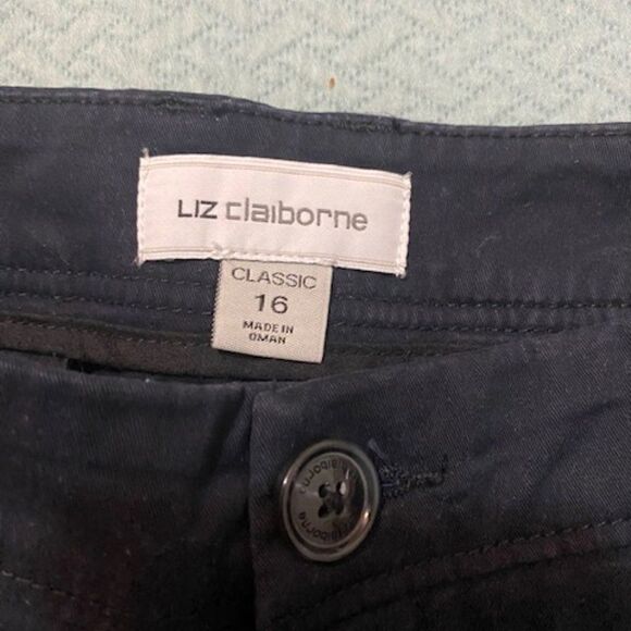 Liz Claiborne Classic black shorts, size 16 - Picture 3 of 3